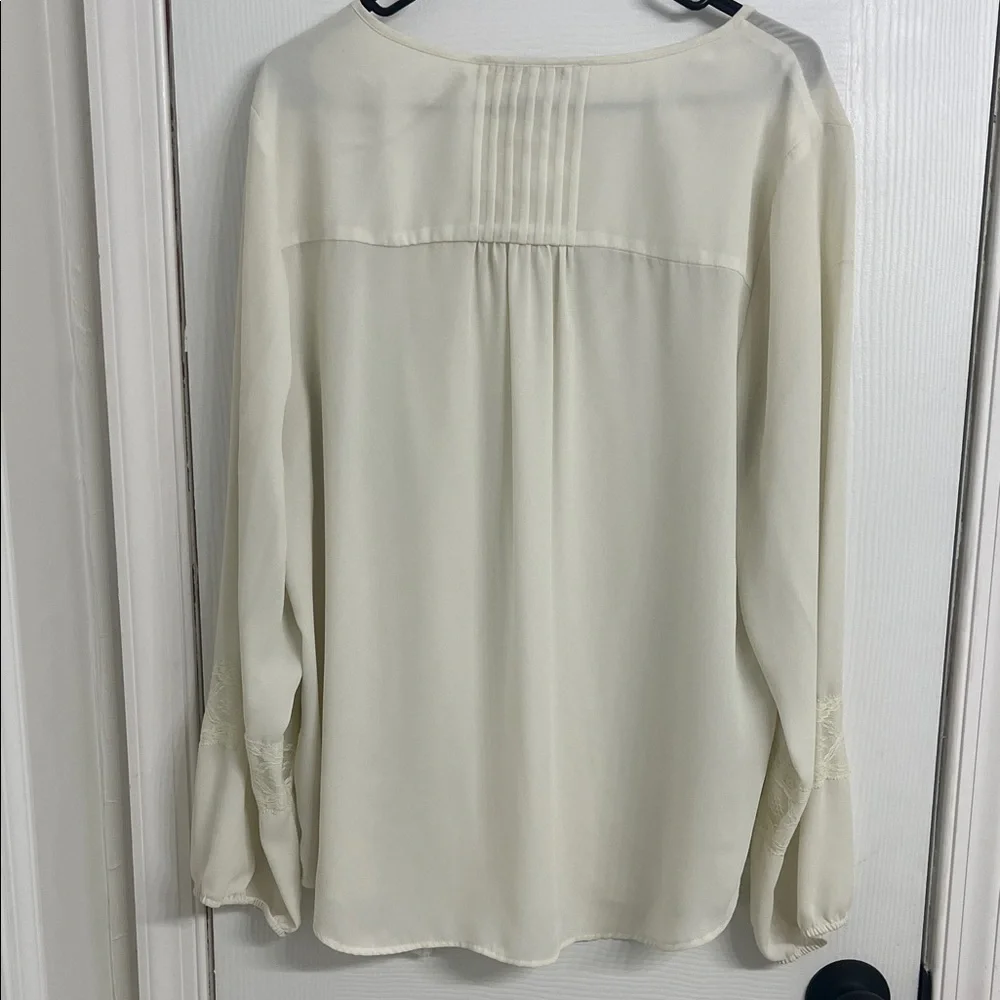 Daniel Rainn Ivory Lace Blouse - Picture 3 of 3